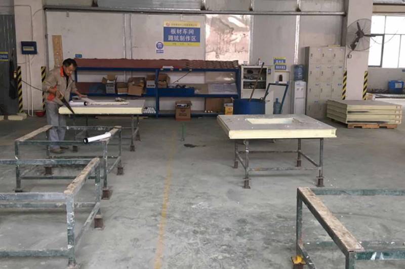 إنتاج وتجميع الأرضيات