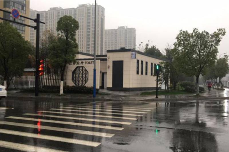 دورات المياه العامة بالقرب من Lifeng Rd. ، مدينة Hangzhou، مقاطعة Zhejiang (في شرق الصين)