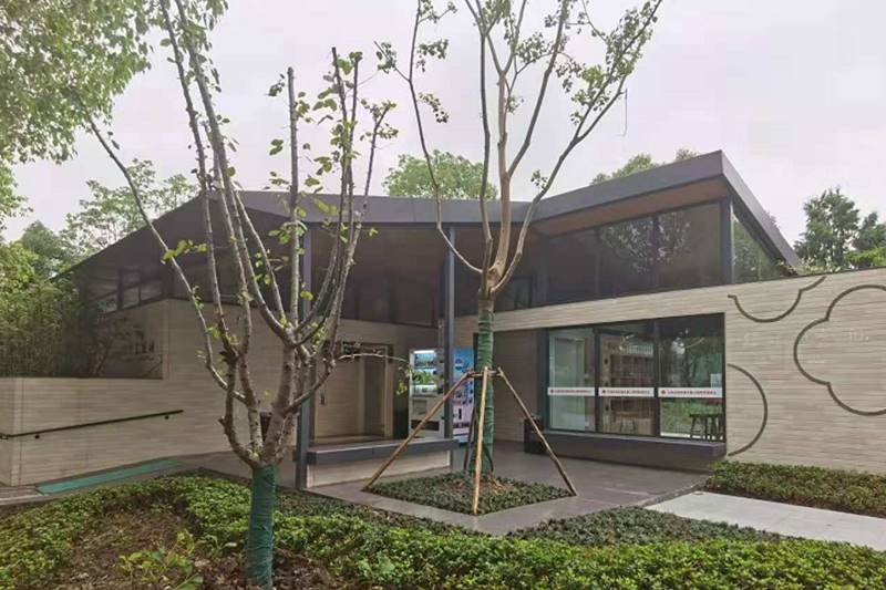 دورات المياه العامة في Yu Lake، مدينة Kunshan، مقاطعة Jiangsu (في شرق الصين)