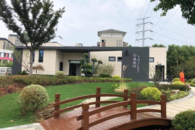 دورات المياه العامة في Liangfeng Ecological Park، مدينة Zhangjiagang، مقاطعة Jiangsu (في شرق الصين)