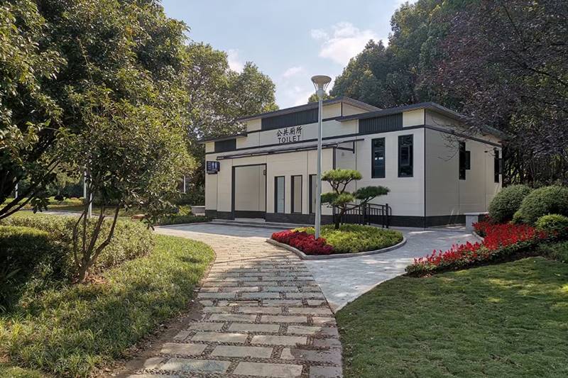 دورات المياه العامة في Xinbei Rd.، مدينة Hanghzou، مقاطعة Zhejiang (في شرق الصين)